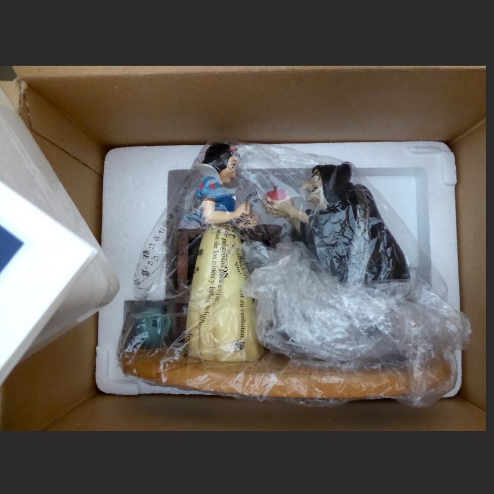 NEW 1999 LE #747/2500 WALT DISNEY GALLERY SNOW WHITE WITCH HAG POISON APPLE - Picture 2 of 16